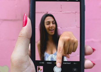 facebook-is-still-secretly-tracking-your-iphone-or-android-but-here's-how-to-stop-it