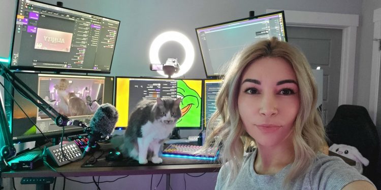 twitch-streamer-'alinity'-files-police-report-on-fans-showing-up-at-her-house,-says-it-is-…
