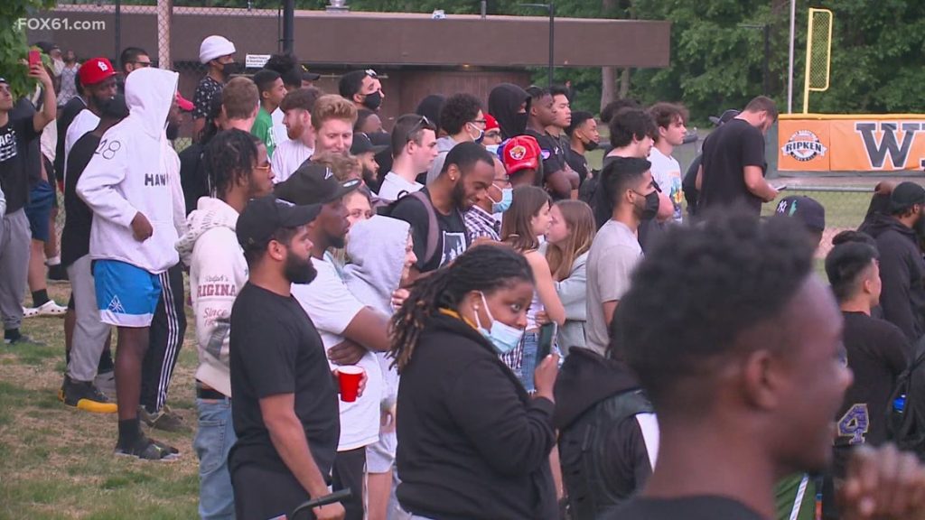 youtube-star-attracts-crowd-of-hundreds-to-west-hartford-park