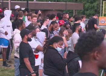 youtube-star-attracts-crowd-of-hundreds-to-west-hartford-park
