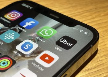 warning:-if-your-phone-battery's-dying,-facebook,-whatsapp-&-tinder-could-be-why