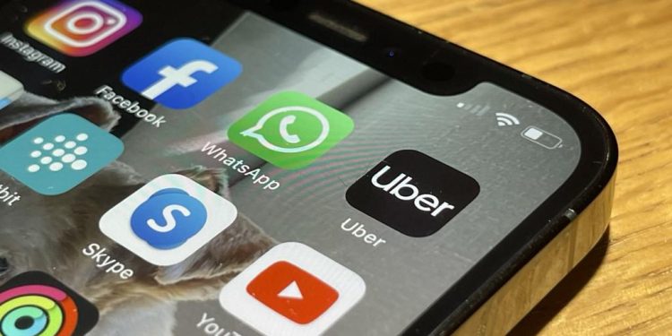 warning:-if-your-phone-battery's-dying,-facebook,-whatsapp-&-tinder-could-be-why