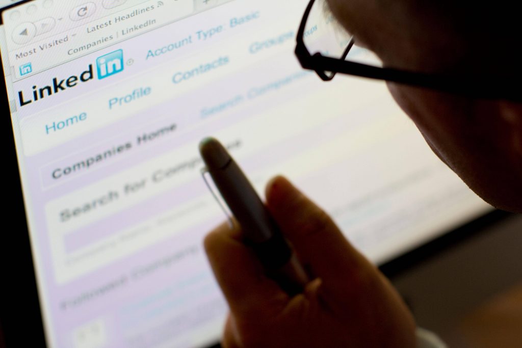 man-finds-woman-on-linkedin,-returns-her-'lost-laptop'