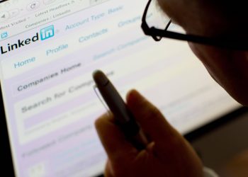 man-finds-woman-on-linkedin,-returns-her-'lost-laptop'