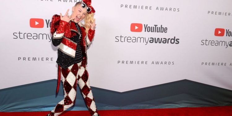 youtube-sensation-jojo-siwa-wants-kissing-scene-in-upcoming-movie-to-be-removed