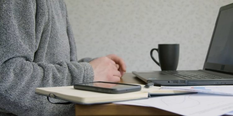 postings-for-remote-work-jobs-jumps-457%,-according-to-linkedin
