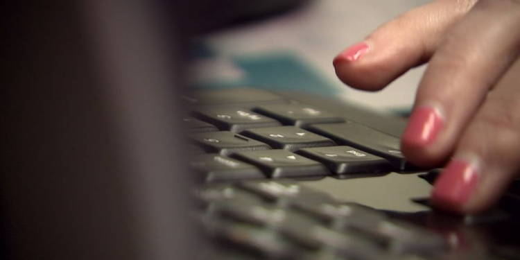 wife-in-rape-case-used-facebook-to-lure-girls-home-for-older-husband:-prosecutors