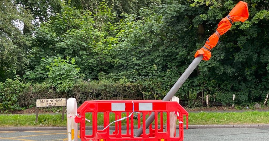 driver-flees-after-ploughing-into-traffic-light-in-wythenshawe
