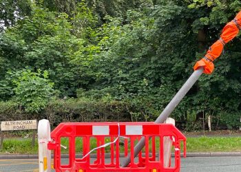 driver-flees-after-ploughing-into-traffic-light-in-wythenshawe