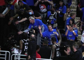 reaction:-nba-twitter-stunned-and-amazed-at-clippers'-game-6-victory
