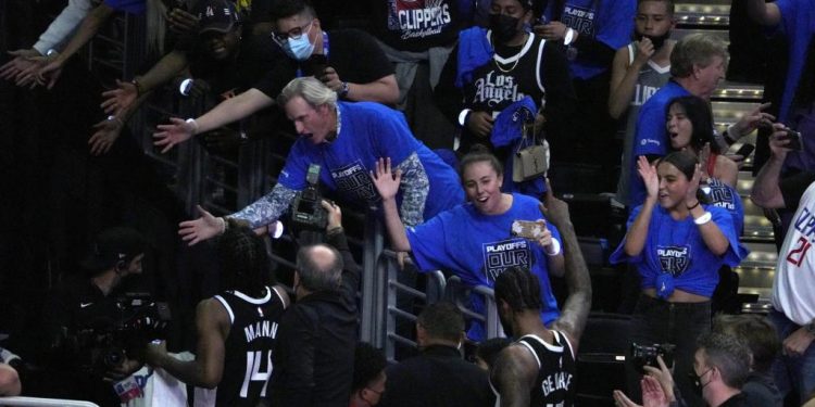 reaction:-nba-twitter-stunned-and-amazed-at-clippers'-game-6-victory