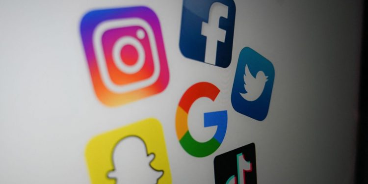 social-media-platforms-join-nhs-to-encourage-covid-jab-uptake-among-young-adults