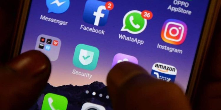 facebook-rolls-out-live-audio-rooms,-podcasts-in-new-push-to-take-on-clubhouse