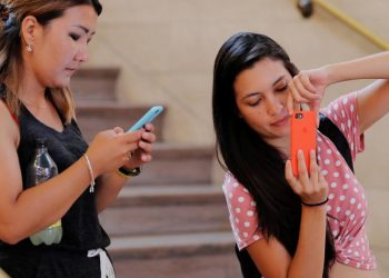 economists-know-how-to-break-your-phone-addiction