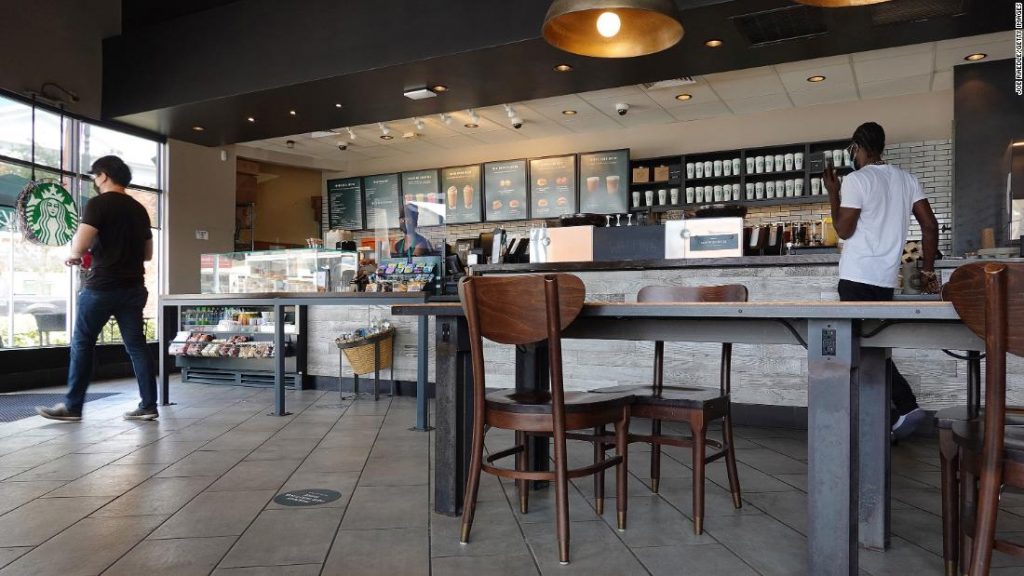 starbucks-is-testing-out-selling-these-popular-drinks-on-facebook-and-instagram