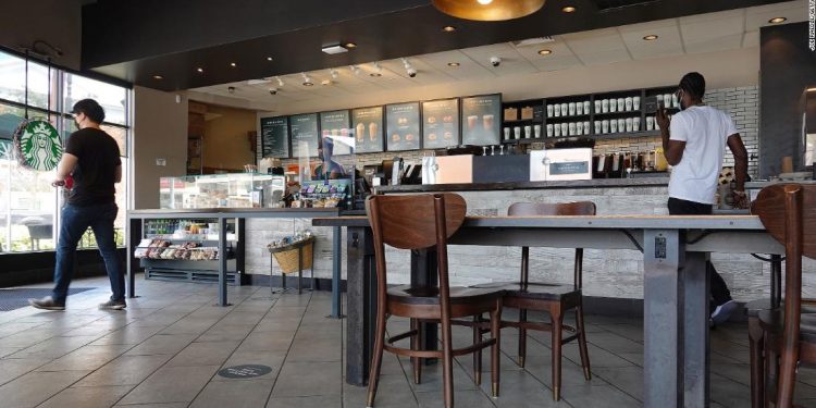 starbucks-is-testing-out-selling-these-popular-drinks-on-facebook-and-instagram