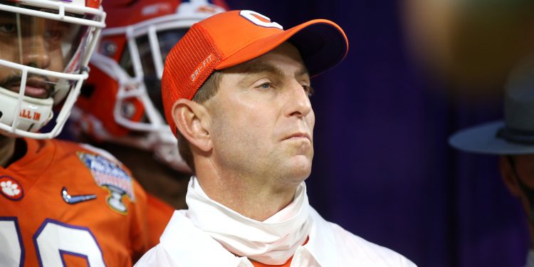twitter-roasts-clemson's-dabo-swinney-for-old-comments-saying-he-would-quit-if-players-were-paid