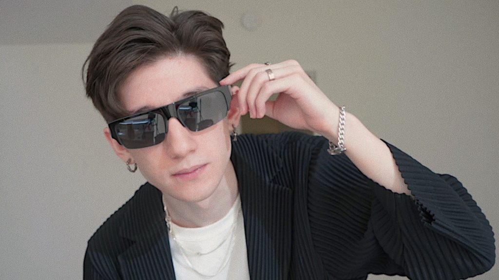 aceu-reveals-insane-monthly-salary-after-swapping-apex-legends-for-twitch-streaming