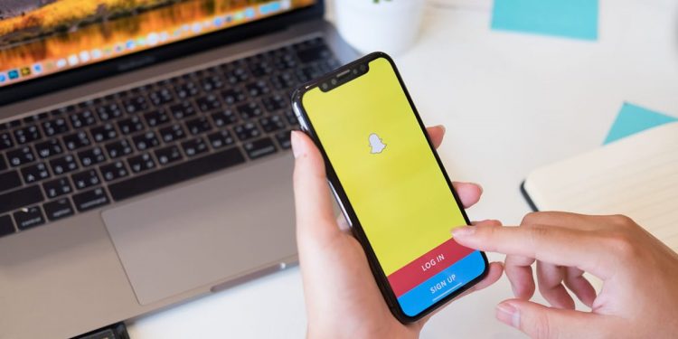 [update:-fixed]-snapchat-for-ios-repeatedly-crashes-for-many-users,-fix-coming-soon