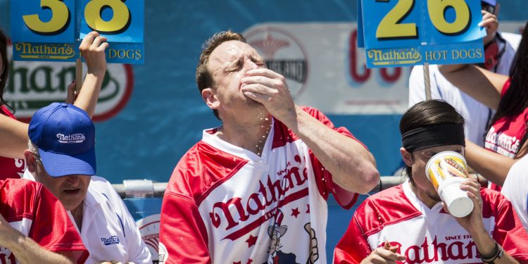 twitter-reacts-to-espn's-feed-of-nathan's-hot-dog-eating-contest-going-down