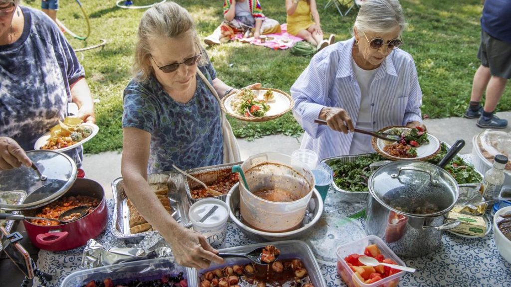 potluck-at-the-park-brings-eating-through-the-pandemic-facebook-friends-together-in-real-life