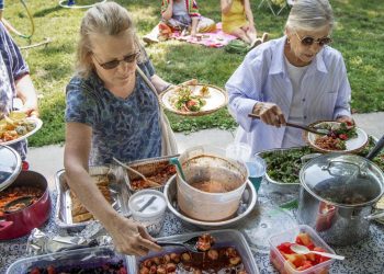 potluck-at-the-park-brings-eating-through-the-pandemic-facebook-friends-together-in-real-life