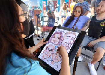 'no-snapchat-filter'-can-do-this:-our-resident-caricature-artist-walks-you-through-life-at-the-boardwalk