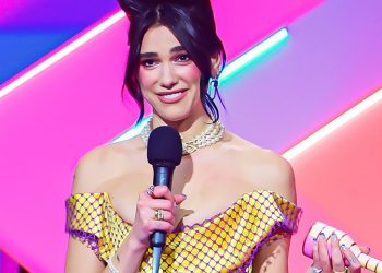 dua-lipa-sued-after-posting-paparazzi-photo-of-herself-on-instagram