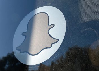 are-randos-friending-you-on-snapchat?-here's-how-to-stop-that