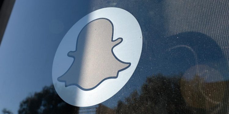 are-randos-friending-you-on-snapchat?-here's-how-to-stop-that