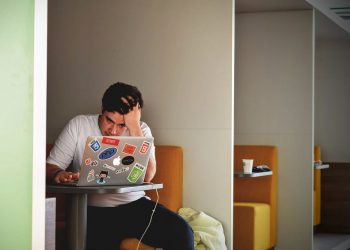 7-in-10-gen-z-job-applications-rejected,-cancelled-during-covid-second-wave:-linkedin