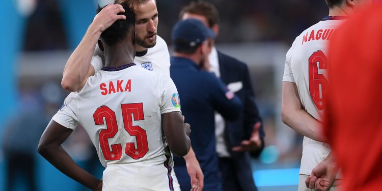 english-soccer-player-urges-facebook-and-twitter-to-crack-down-on-abuse