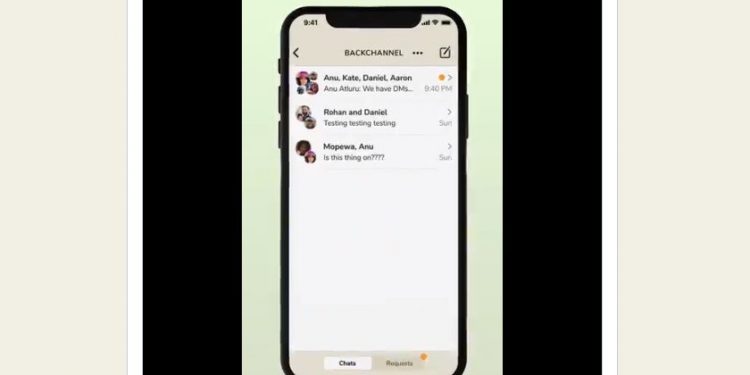 clubhouse-introduces-backchannel-messaging-feature