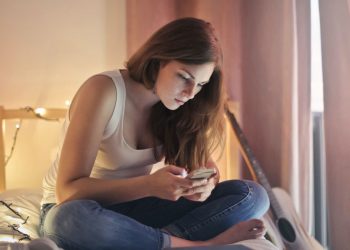 what-is-the-link-between-social-media-use-and-youth-mental-health?