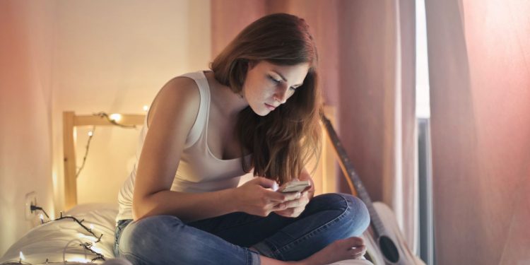 what-is-the-link-between-social-media-use-and-youth-mental-health?