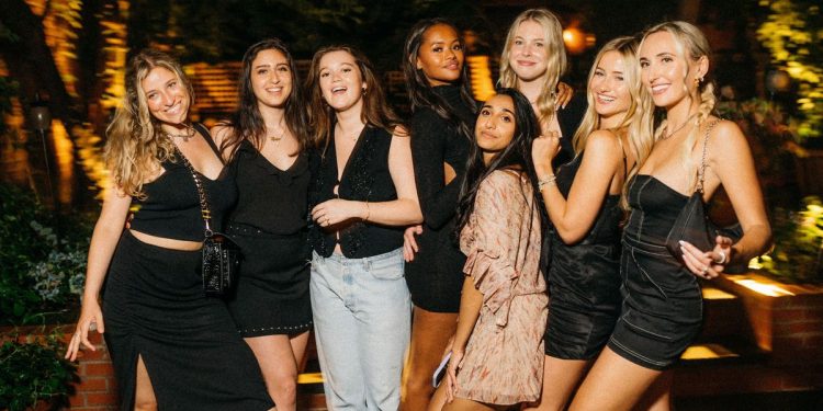a-group-date-with-the-clubhouse-famous-'nyu-girls-roasting-tech-guys'