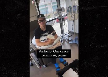 blink-182-bassist-mark-hoppus-reveals-he-has-cancer,-is-on-chemo-–-update