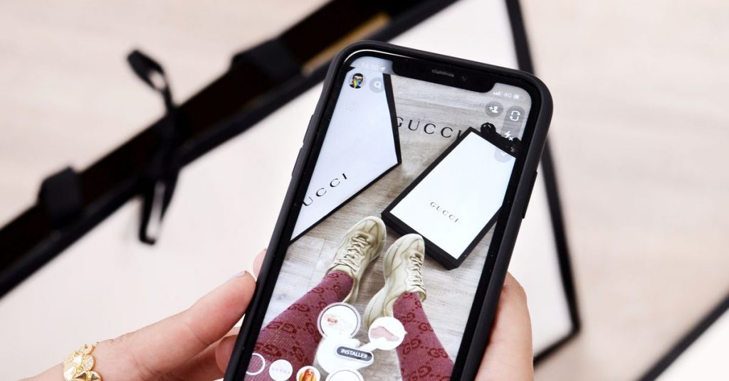 snap-buys-another-company-to-make-ar-shopping-a-reality