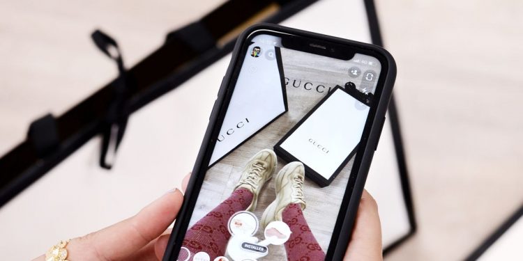 snap-buys-another-company-to-make-ar-shopping-a-reality