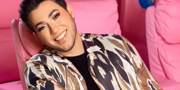 manny-'mua'-gutierrez-to-help-young-lgbtq+-people-come-out-in-latest-snap-original