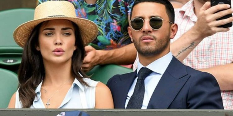 amy-jackson-deletes-pictures-of-fiance-george-panayiotou-from-instagram,-sparks-breakup-rumours