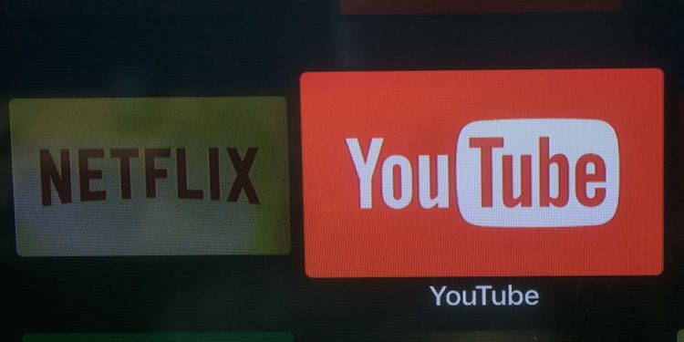 netflix,-beware:-youtube-could-bring-in-more-money-in-2021-|-chart