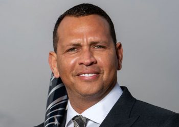 alex-rodriguez-posts-thirst-trap-on-instagram,-asks-fans-if-they-prefer-him-in-a-suit-or-shirtless:-'1-or-2?'