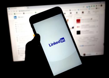 linkedin's-revenue-growth-continues-to-flourish-despite-the-unforgiving-job-market