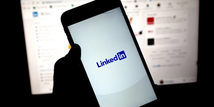linkedin's-revenue-growth-continues-to-flourish-despite-the-unforgiving-job-market