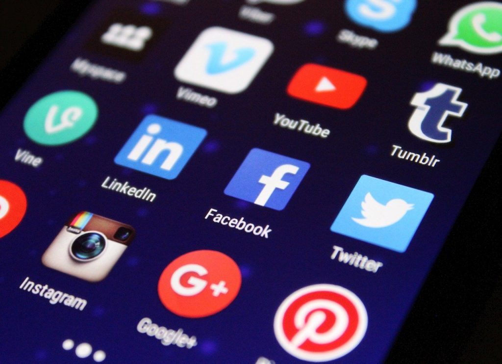 russia-fines-google,-sues-whatsapp-for-violating-data-localisation-law
