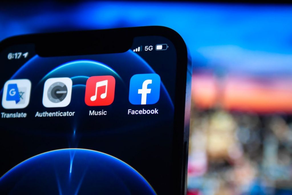 has-someone-else-logged-into-your-facebook-account?-here's-how-to-find-out