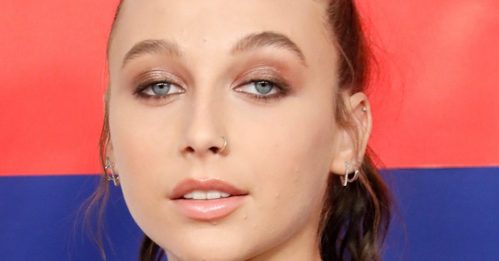 emma-chamberlain-announced-she's-extending-her-youtube-hiatus-to-reflect-on-ways-to-…