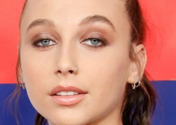 emma-chamberlain-announced-she's-extending-her-youtube-hiatus-to-reflect-on-ways-to-…