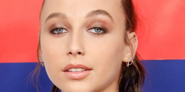 emma-chamberlain-announced-she's-extending-her-youtube-hiatus-to-reflect-on-ways-to-…
